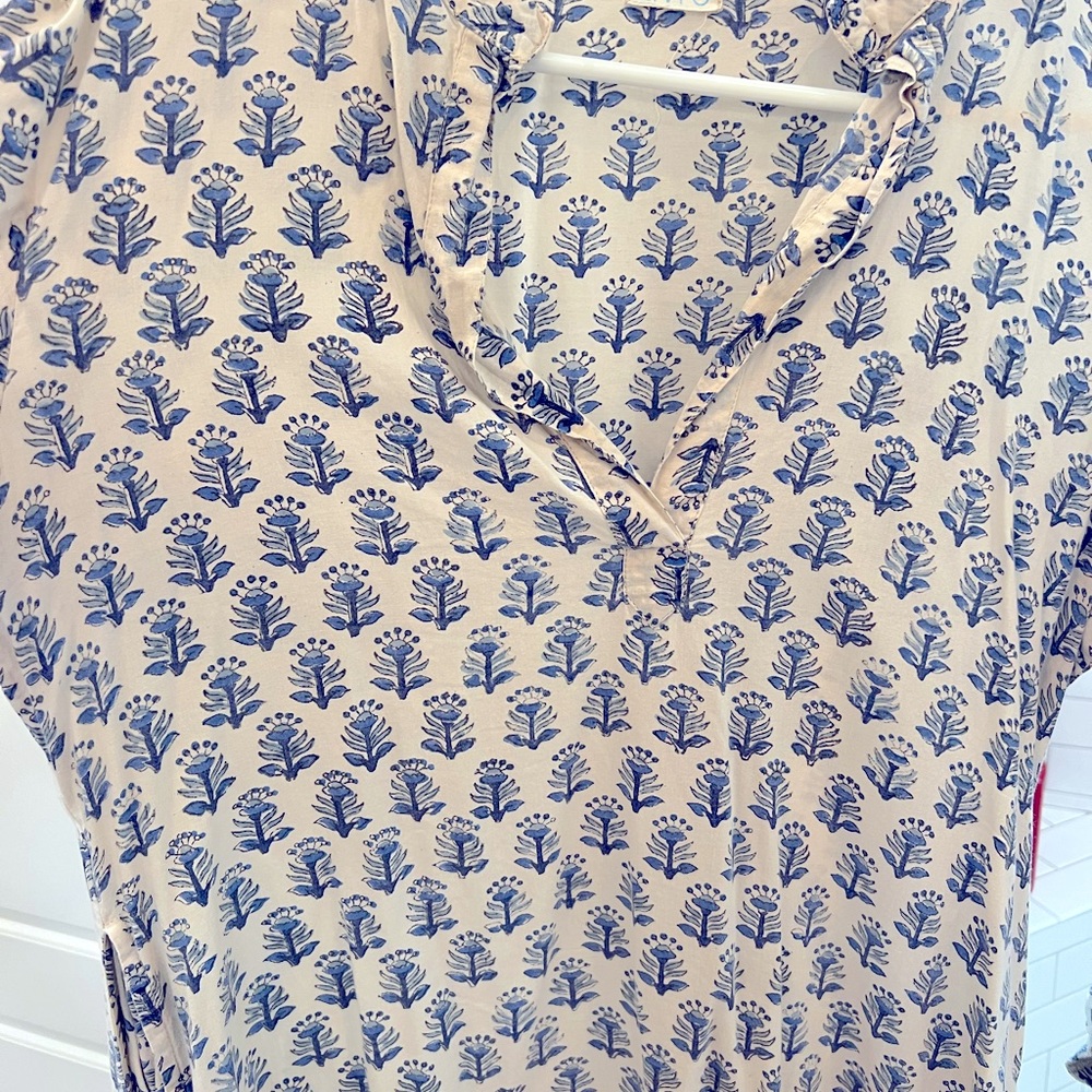 LIVRO Caftan, Size L. Light tan/khaki background with blue pattern - Picture 2 of 2